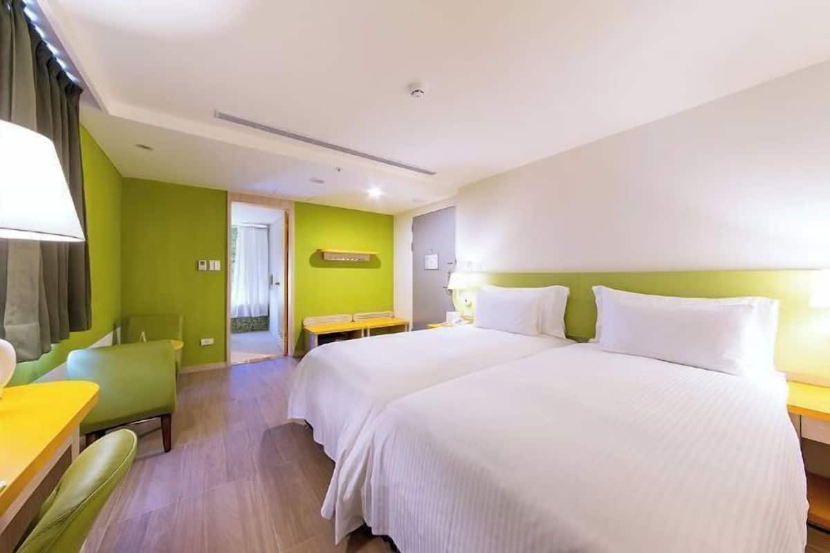 In-room safe, desk, soundproofing, free WiFi