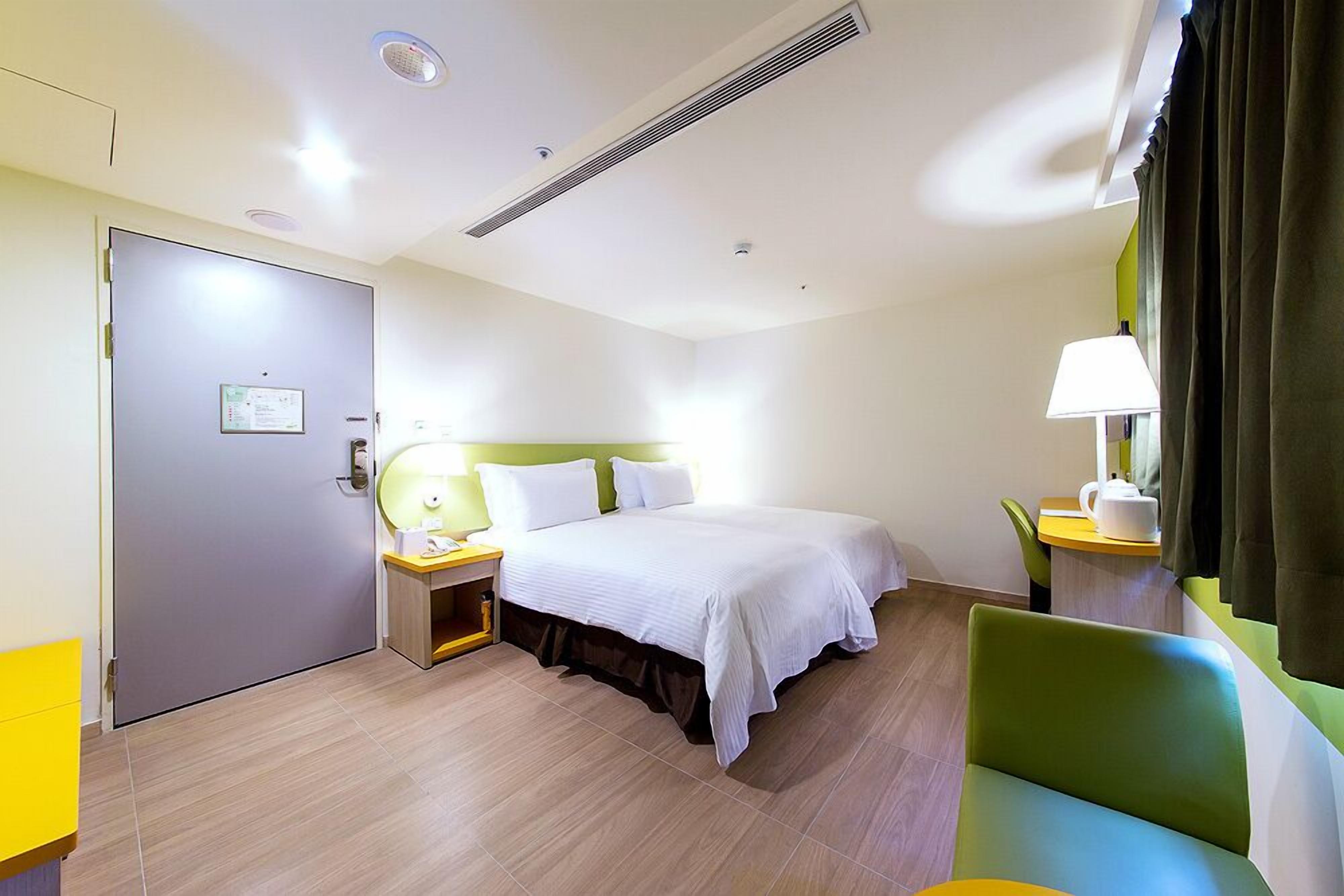 in-room safe, desk, soundproofing, free wifi