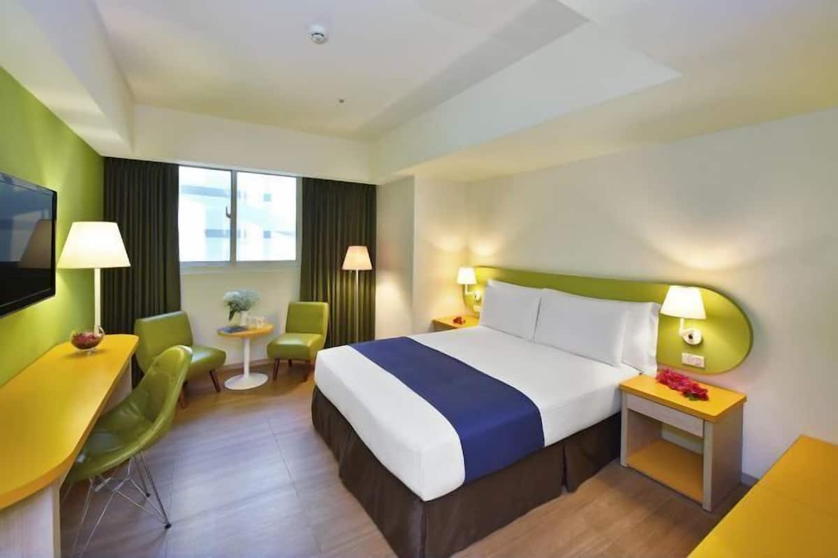 In-room safe, desk, soundproofing, free WiFi