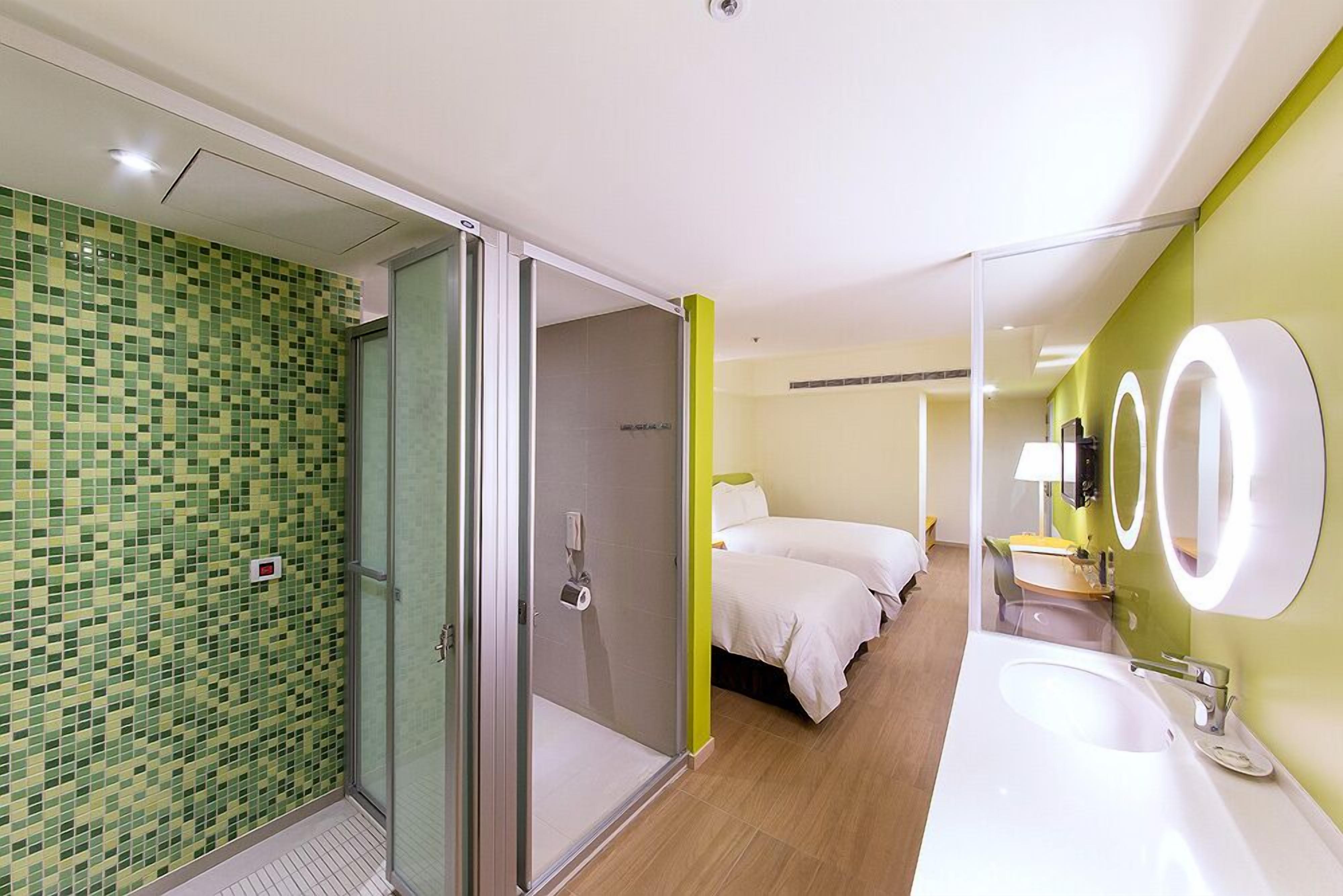 triple room | in-room safe, desk, soundproofing, free wifi