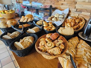 Free daily breakfast