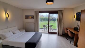 Comfort Room, Garden Area | Premium bedding, desk, laptop workspace, soundproofing