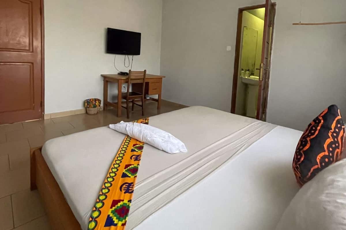 Standard Suite, Multiple Beds, Sea View | Desk, soundproofing, WiFi, bed sheets