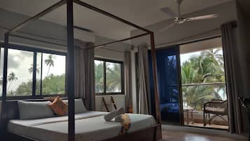 Suite, 1 trÚs grand lit, vue mer | Bureau, chambres insonorisées, Wi-Fi, draps fournis