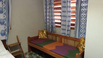 Desk, soundproofing, WiFi, bed sheets