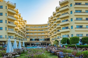 View from property - Magic Beach Resort (Hurghada)