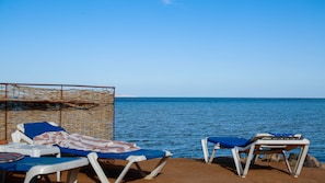Plage privée, plongée sous-marine, planche à voile, beach-volley