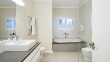 Number Eleven | Bathroom | Separate bathtub and shower, deep-soaking bathtub, free toiletries