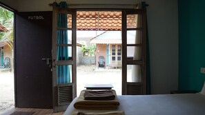 Laptop workspace, free WiFi - O Camarao (Calangute)