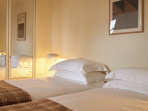 อพาร์ทเมนท์, 2 ห้องนอน | ผ้าปูที่นอน Frette จากอิตาลี, เครื่องนอนป้องกันสารก่อภูมิแพ้