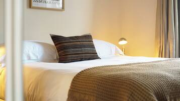 Departamento, 2 habitaciones | Baño | Tina con regadera, secadora de cabello, bidet, toallas