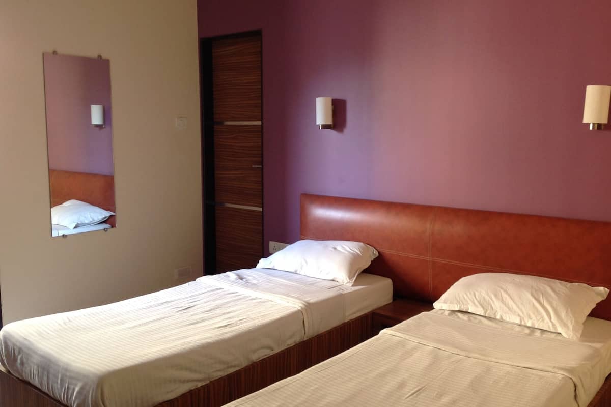 Twin / Double Bed | Laptop workspace, free WiFi, bed sheets