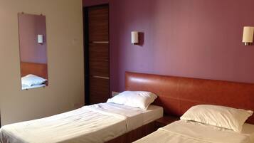 Twin / Double Bed | Ruang kerja ramah laptop, Wi-Fi gratis, dan seprai linen