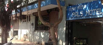 Pals Hotel