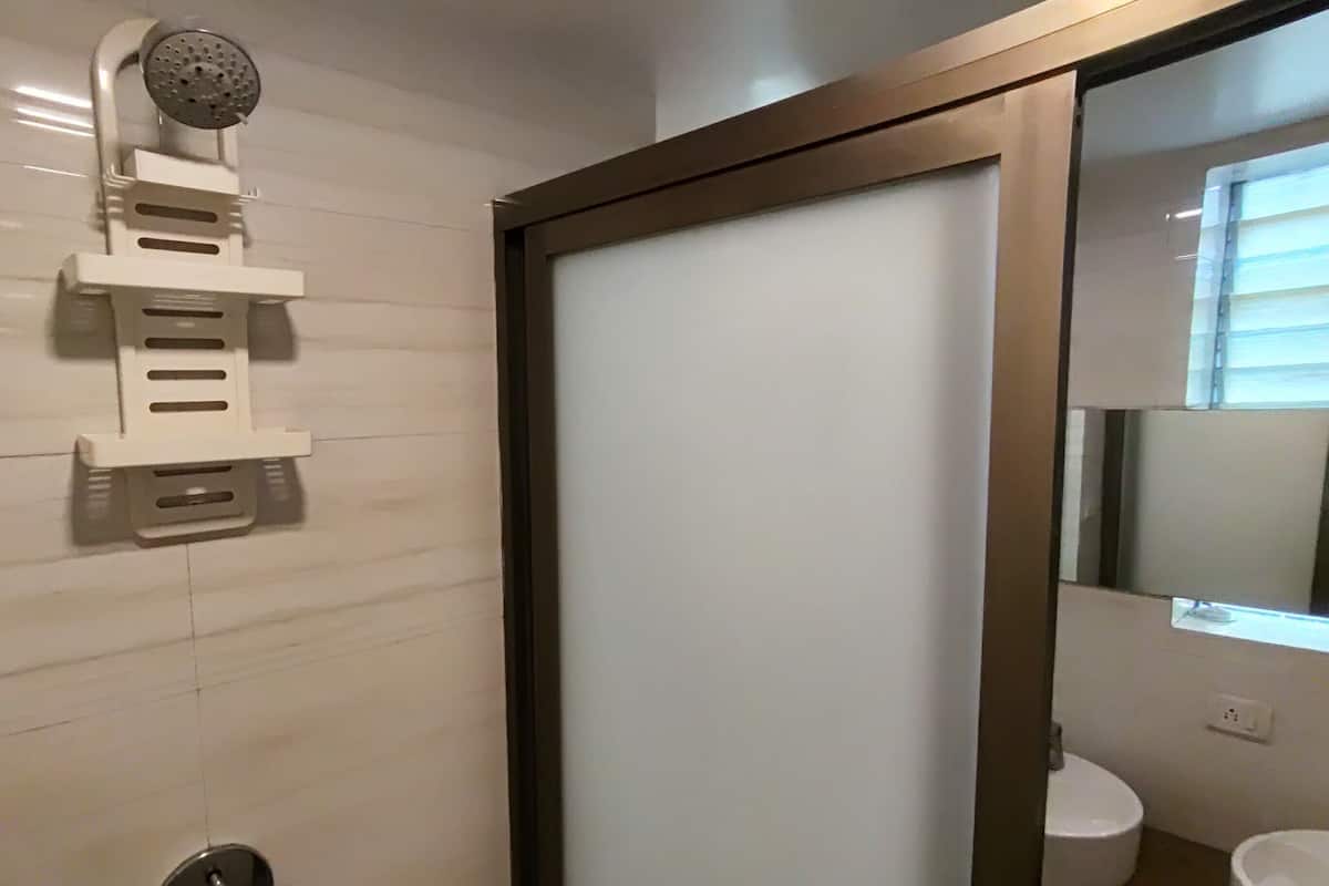 Triple Bed | Bathroom | Shower, free toiletries, towels