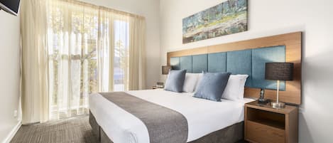 3 quartos, roupas de cama premium, cofres nos quartos, escrivaninha