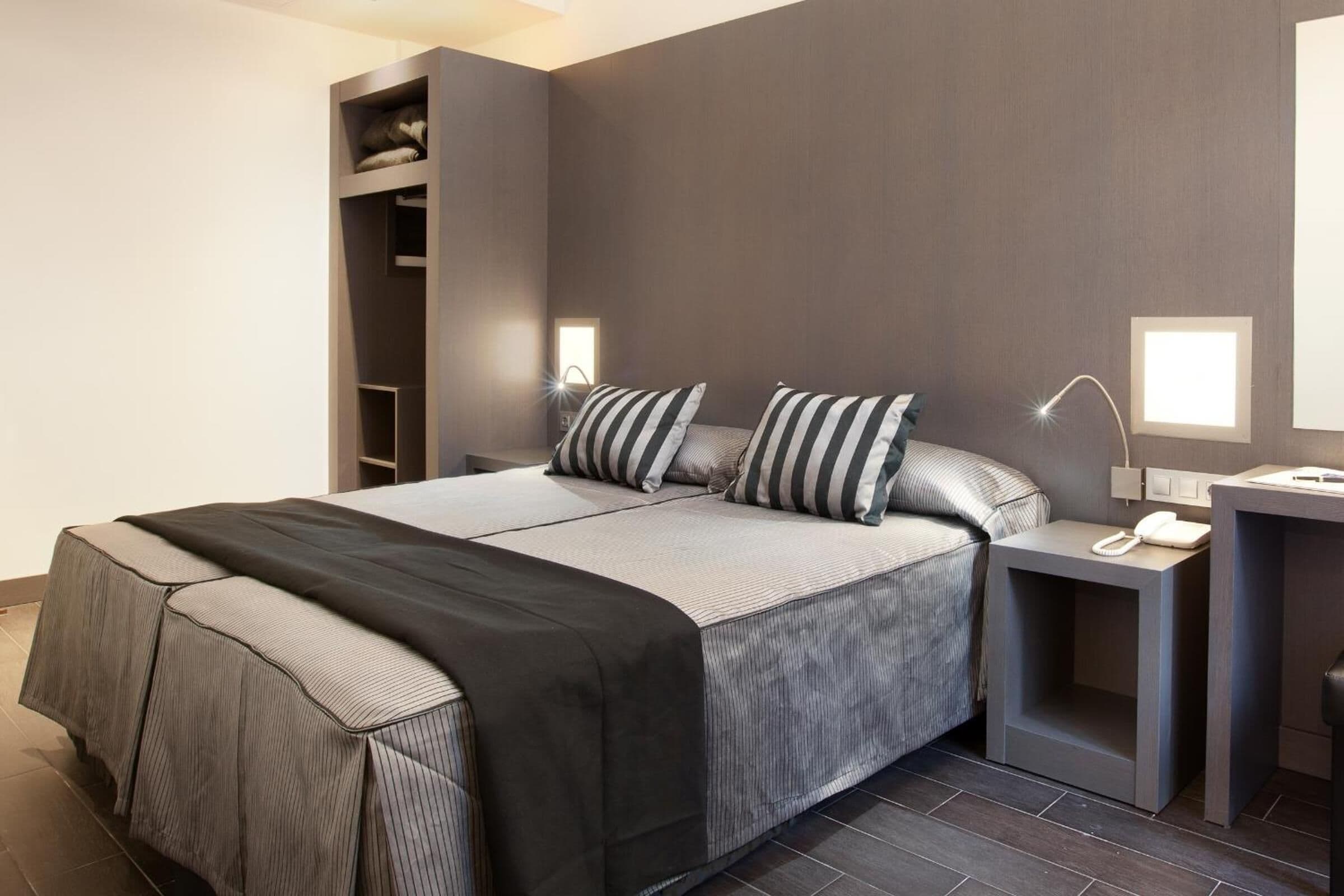 in-room safe, desk, laptop workspace, soundproofing