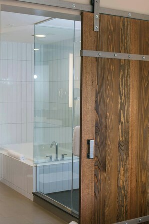 Bathroom - Epicurean Hotel, Autograph Collection (Tampa)