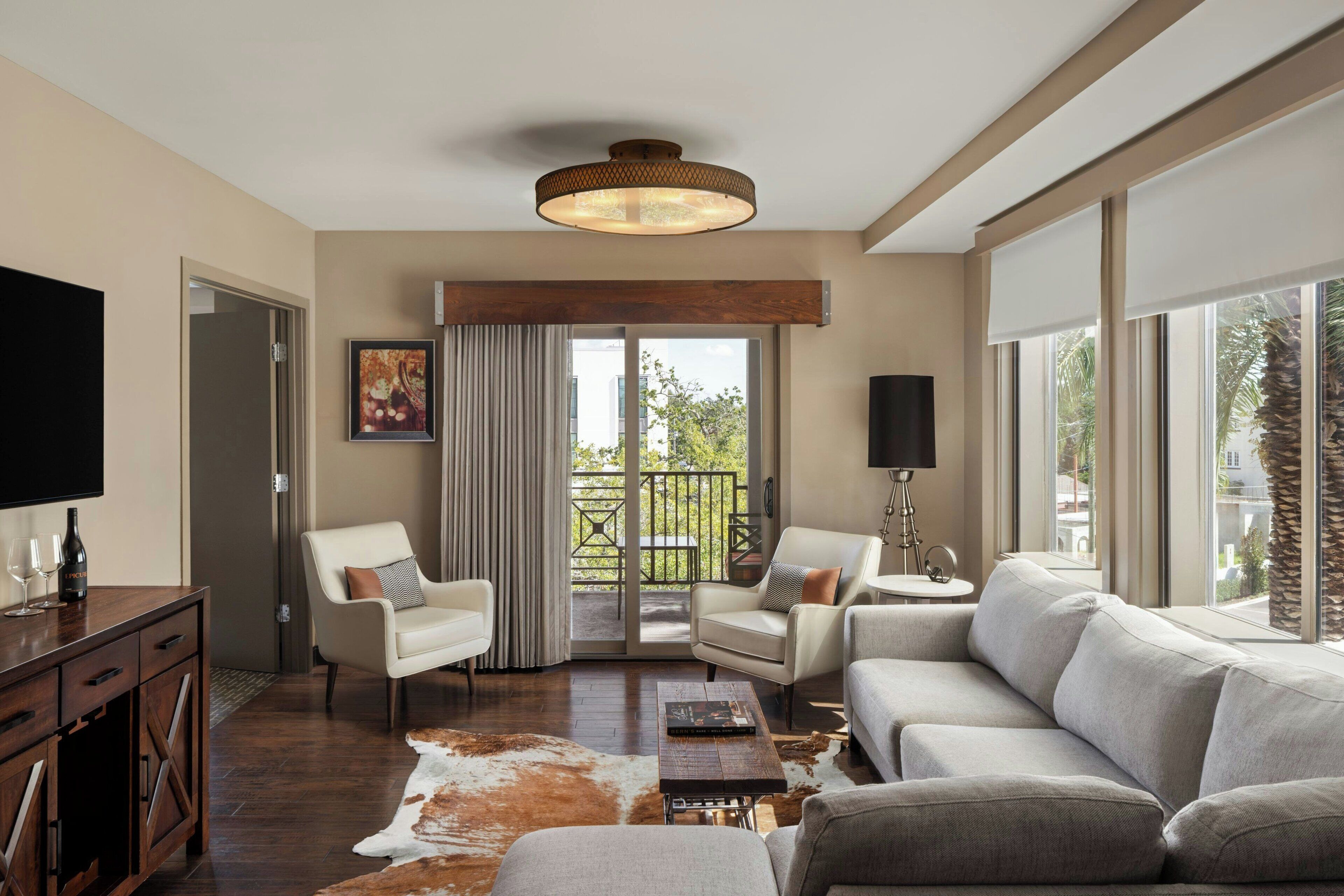 Suite, 1 Bedroom, Balcony | Living room