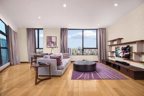 1 habitación, cubrecamas y caja de seguridad en la habitación 