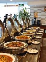 Daily buffet breakfast (CNY 91 per person)