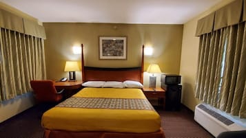 Room, 1 King Bed, Non Smoking | Free WiFi, bed sheets, alarm clocks