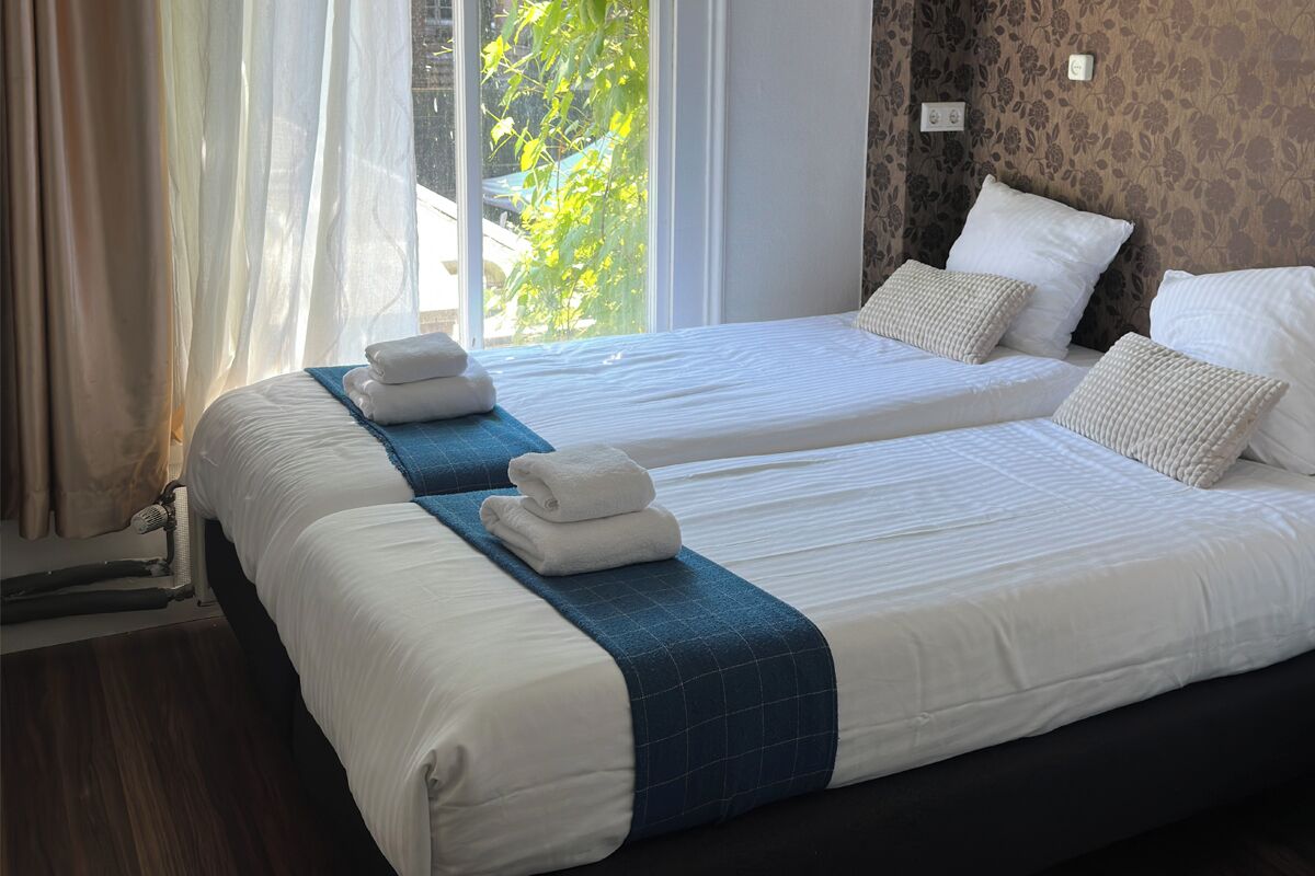 Basic Twin Room | In-room safe, desk, free WiFi, bed sheets