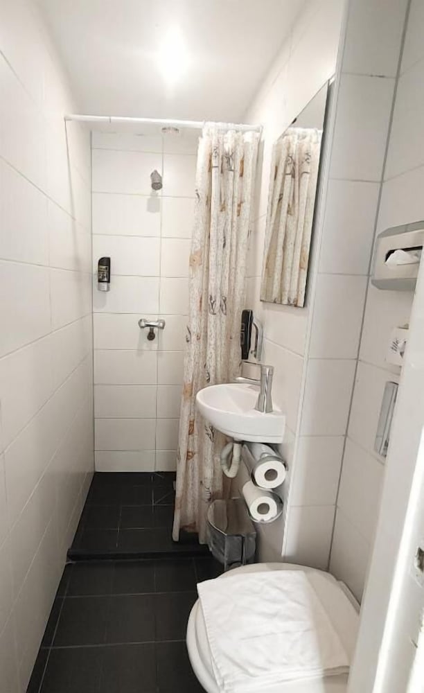 Hotel Amsterdam Inn by null