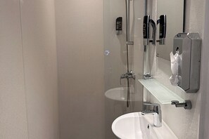 Double Room | Bathroom | Shower, hair dryer, towels, soap - Hotel Amsterdam Inn - Digital Access (Amsterdam)