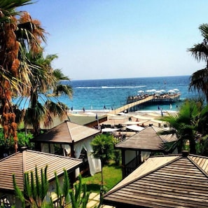 Privat strand i närheten, gratis strandcabanor, solstolar och parasoller