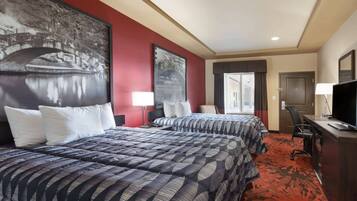 Huone, 2 keskisuurta parisänkyä, esteetön, tupakointi kielletty (Roll-in Shower, Mobility) | Pillowtop-patjalliset sängyt, työpöytä, pimennysverhot