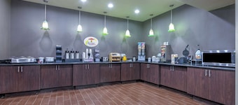 Super 8 by Wyndham Karnes City