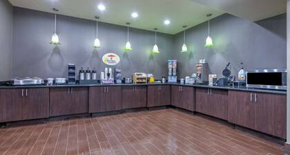 Super 8 by Wyndham Karnes City