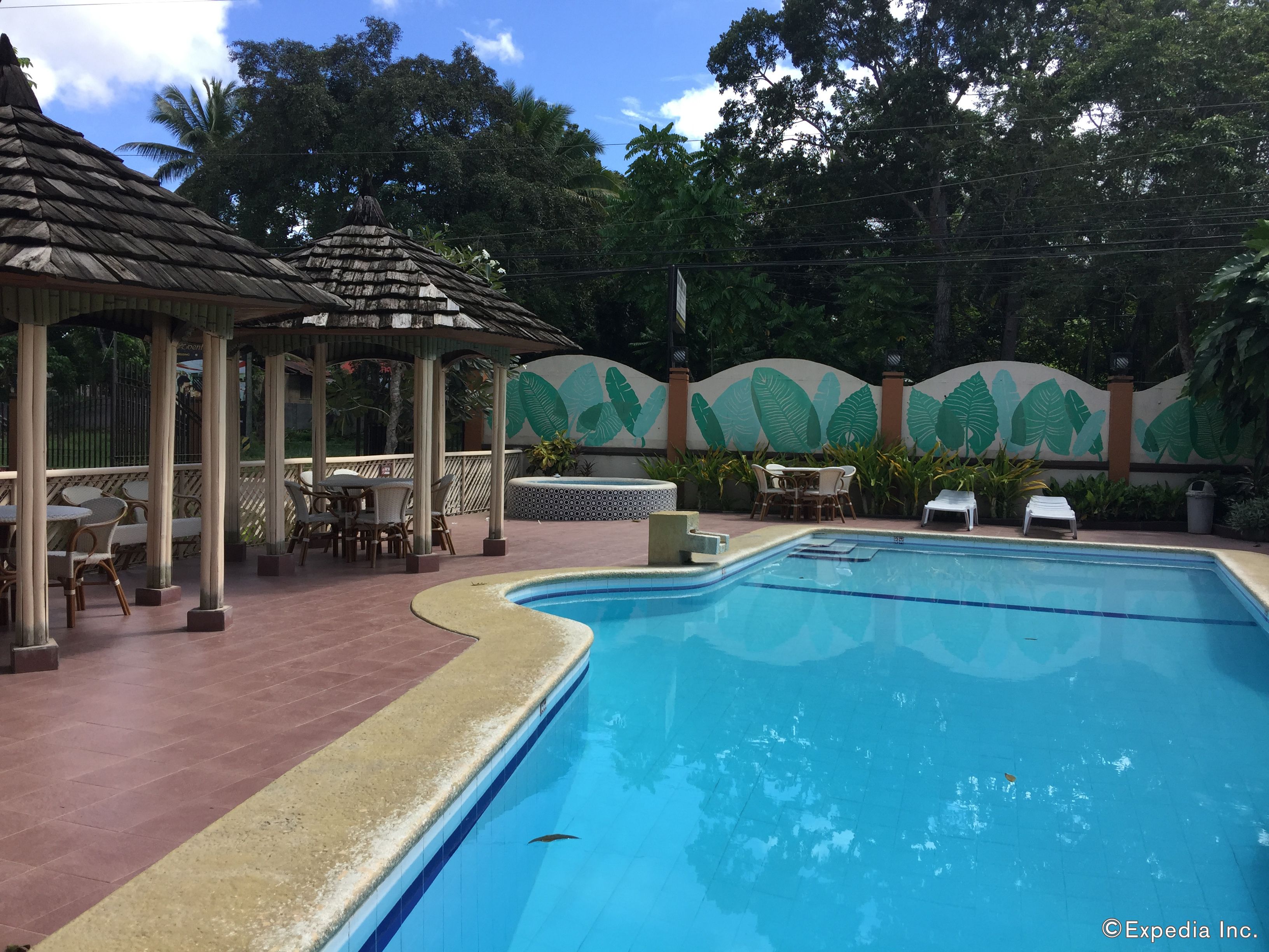 outdoor pool, pool umbrellas