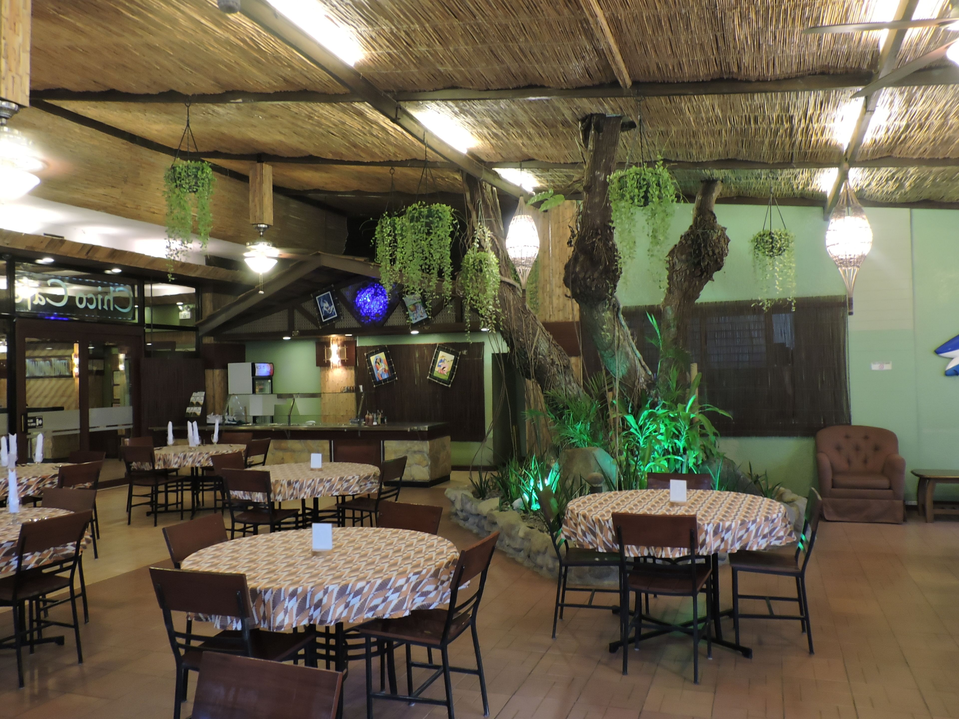 2 restaurants, breakfast, lunch, dinner served; international cuisine