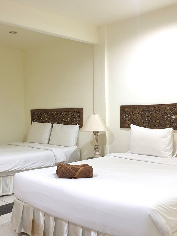Quadruple Room | Free WiFi - Penzy Guesthouse (Koh Samui)