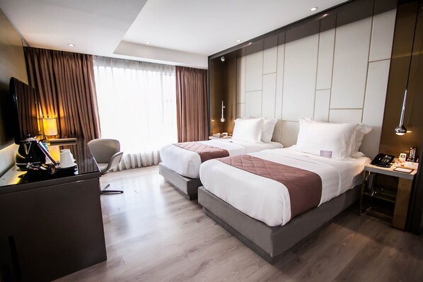 Habitación Premium, 2 camas individuales | Ropa de cama de alta calidad, caja fuerte, escritorio