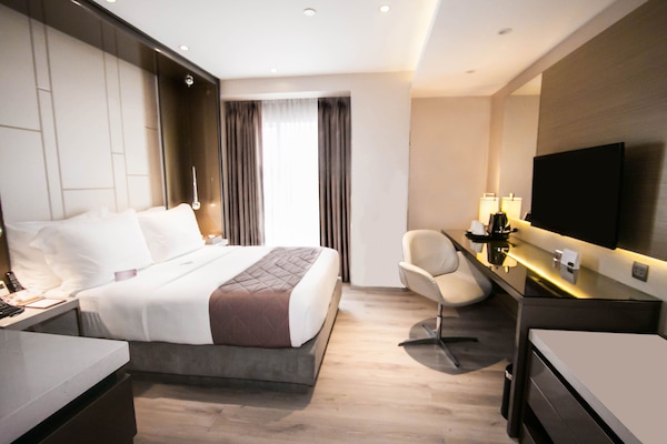 Fantastic Queen | Minibar, in-room safe, desk, rollaway beds