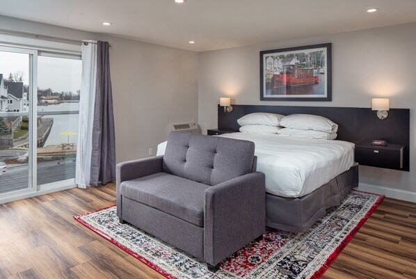 Suite, 1 King Bed, Harbor View | Desk, free WiFi, bed sheets