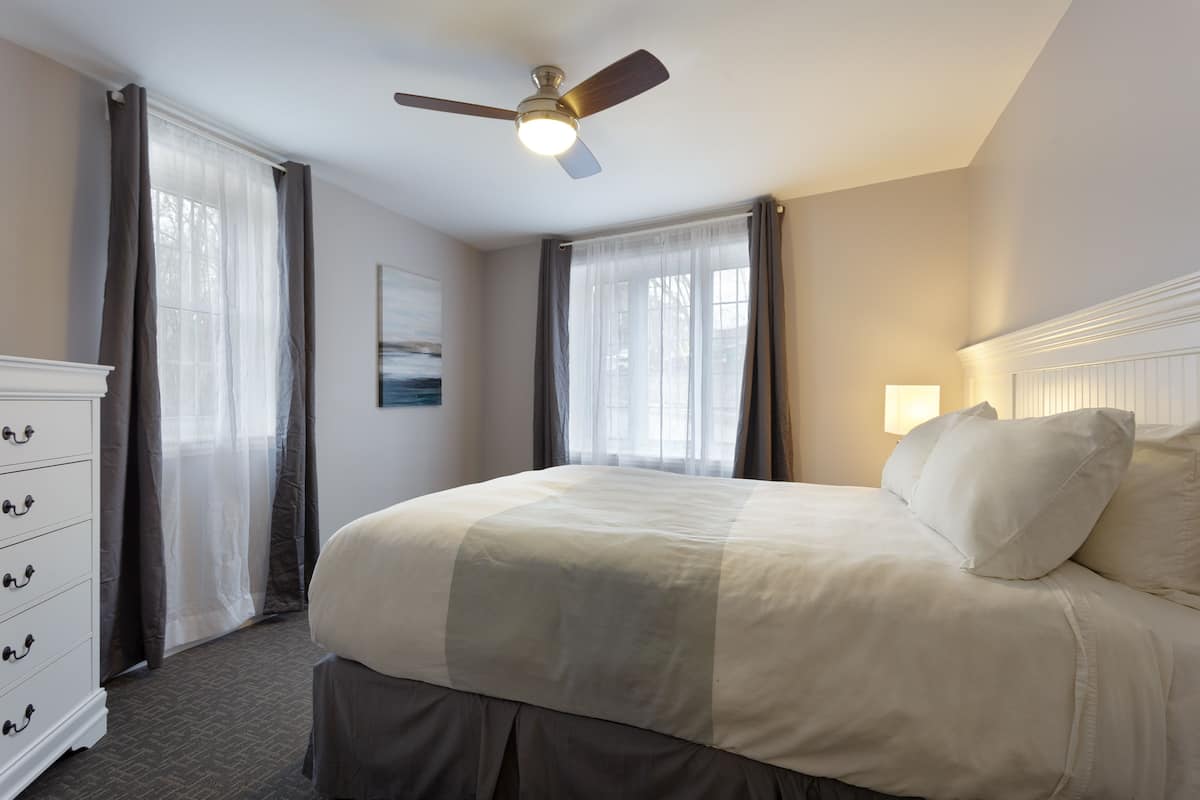 Family Suite, 2 Bedrooms, Kitchenette | Desk, free WiFi, bed sheets