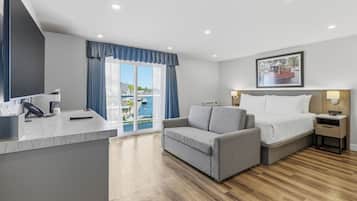 Single Room, 1 King Bed, Harbour View | Desk, free WiFi, bed sheets