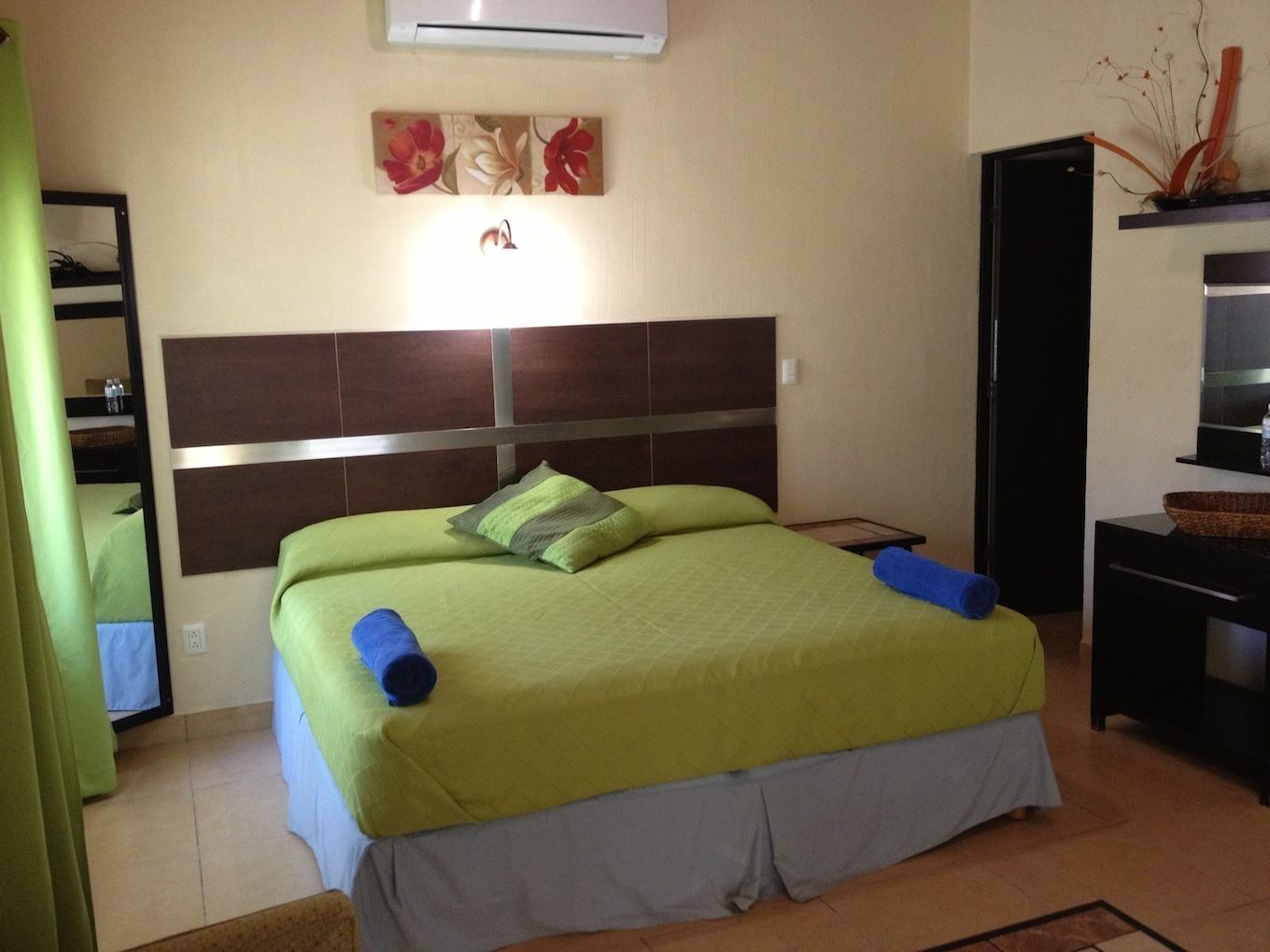 1 habitación, ropa de cama de alta calidad, escritorio y ropa de cama 