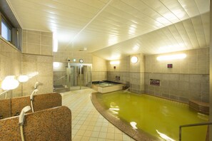 Sauna seca, banheira de hidromassagem, fontes termais/minerais