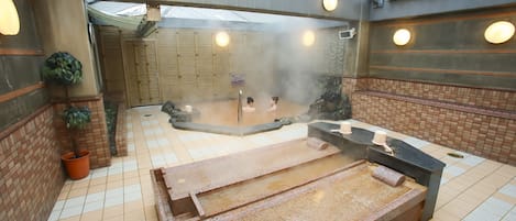 Sauna seca, banheira de hidromassagem, fontes termais/minerais