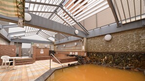 Sauna, bañera de hidromasaje, fuentes de agua termal o mineral 