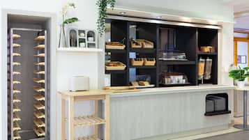 Daily continental breakfast (EUR 8.9 per person)