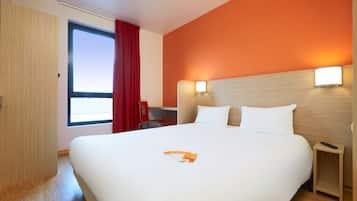 Desk, blackout drapes, free WiFi, bed sheets