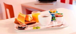 Daily buffet breakfast (EUR 9 per person) - Hôtel Première Classe Thionville (Thionville)