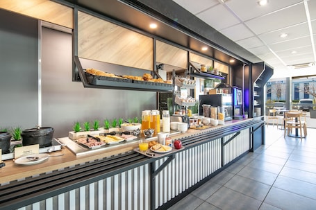 Café da manhã com buffet todos os dias mediante uma taxa