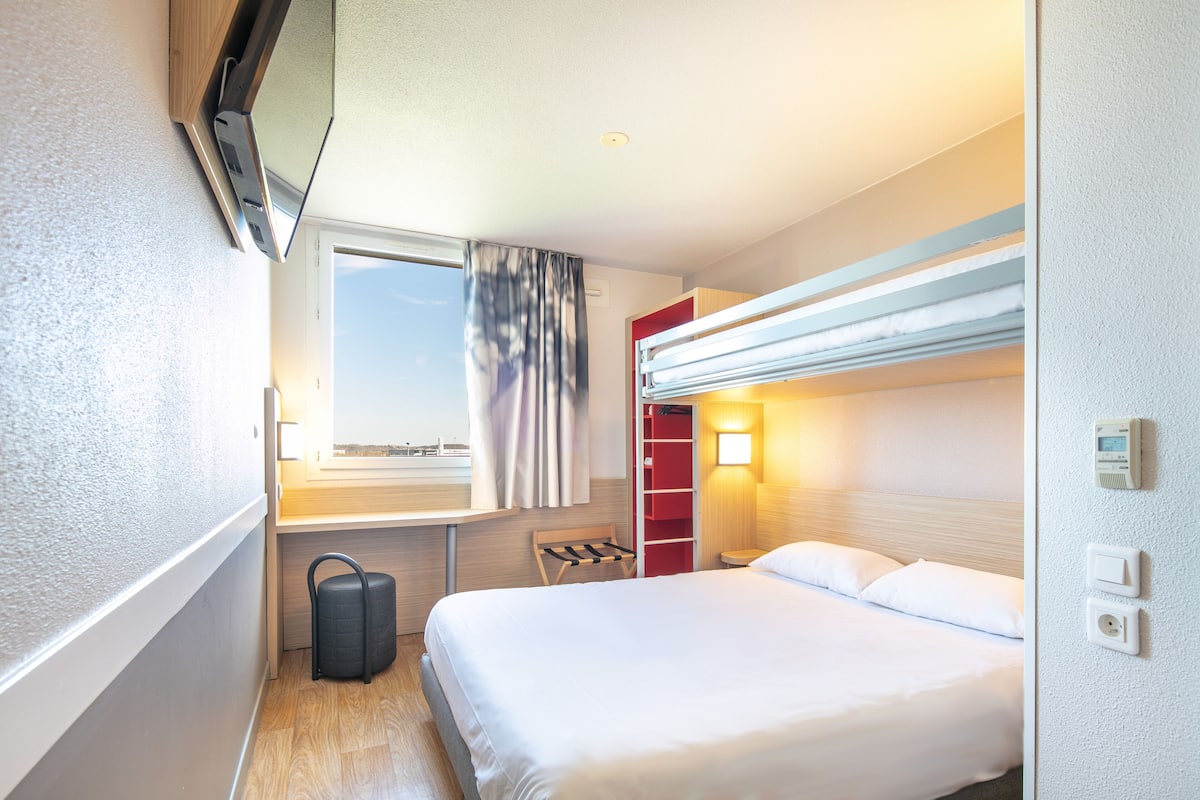 Triple Room | Premium bedding, desk, blackout drapes, soundproofing